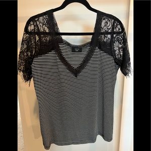VICI top with lace sleeves